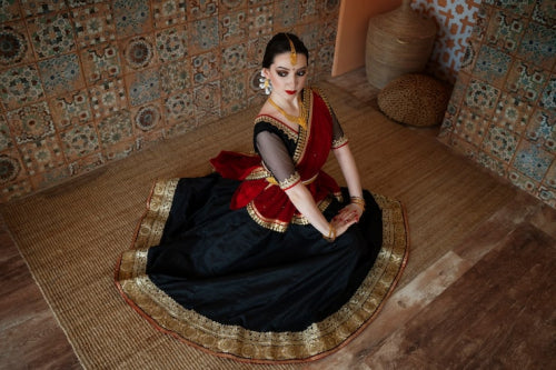 How Handloom Sarees Reflect Traditional Craftsmanship