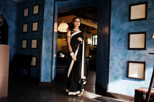 Fusion Approaches Bridging Traditional and Modern Indian Dressing
