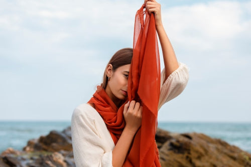 Why Pure Linen Sarees Are Perfect for Travel
