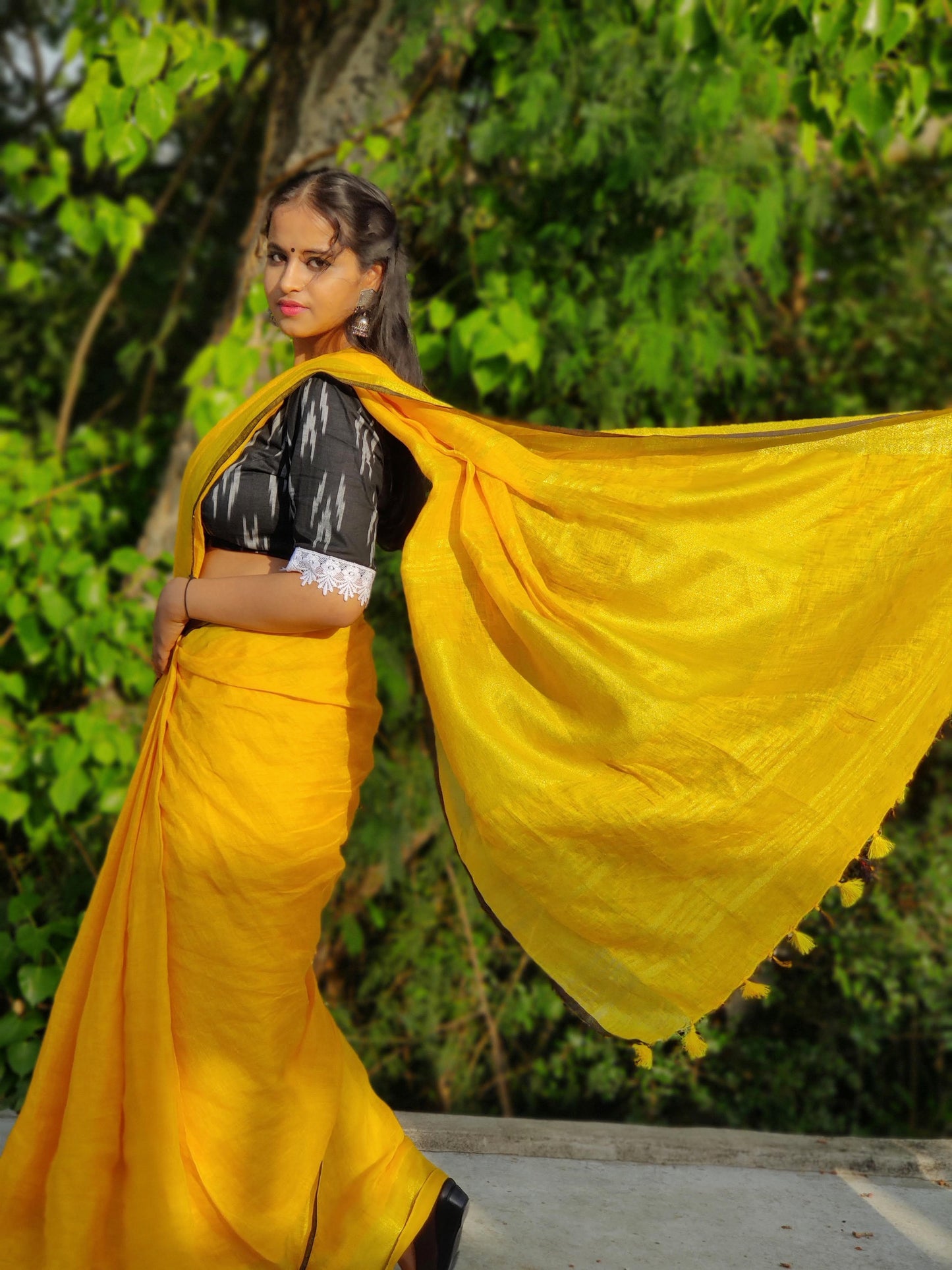 Majestic Handwoven Pure Linen Yellow Saree