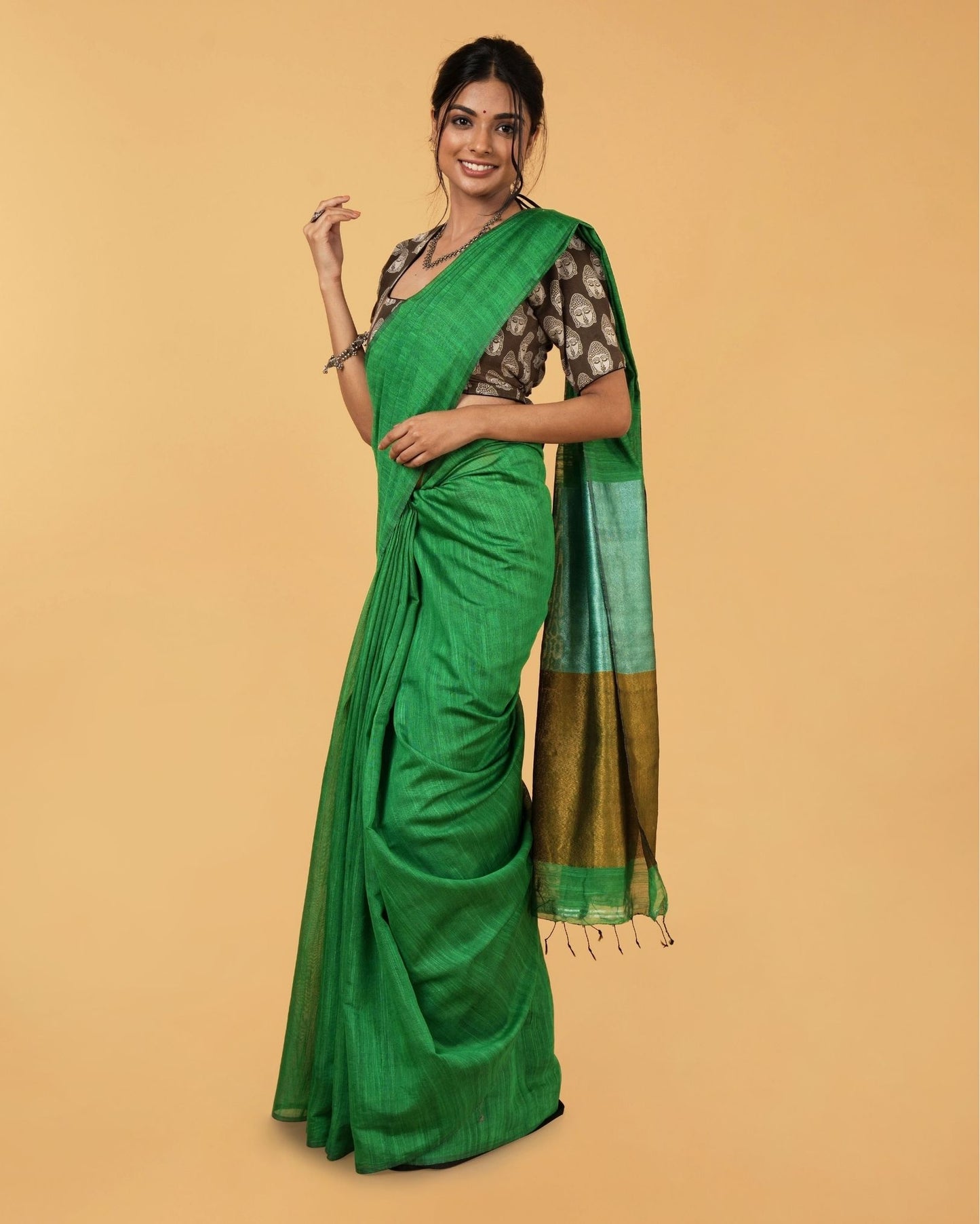 Lively Silk Linen Handdyed Green Contrast Pallu Saree