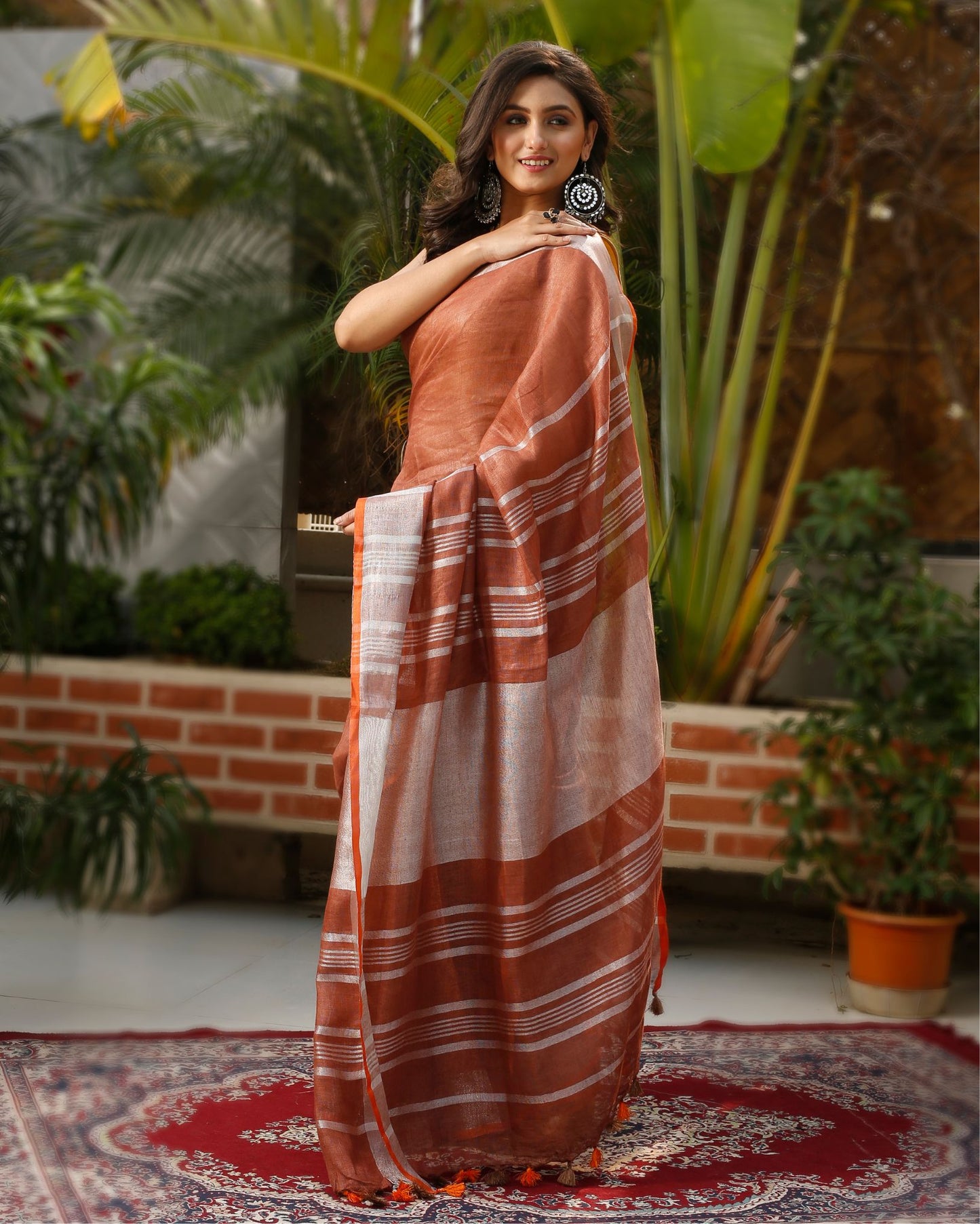 Ethereal Handwoven Pure Linen Brown Saree