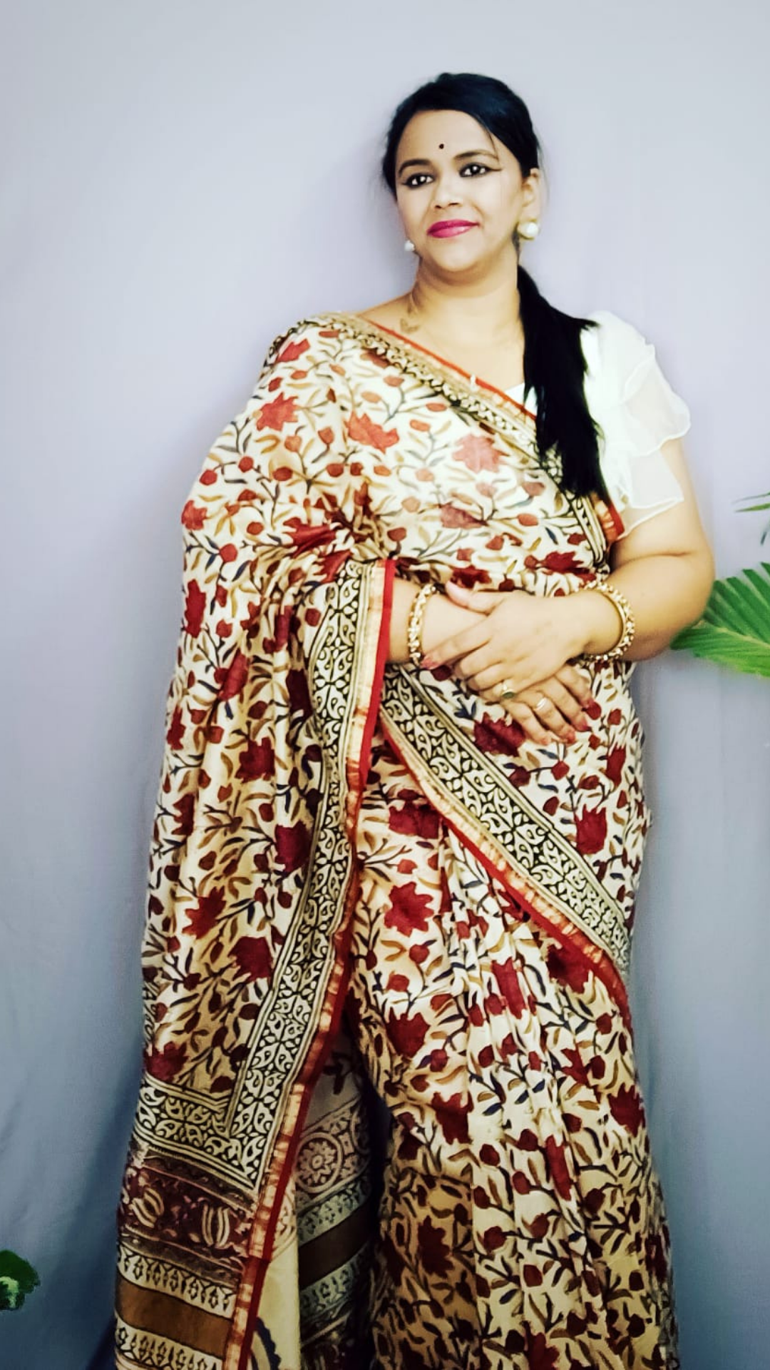 Indian Woman Wearing Saree Traditional Dress Stock Photo 2304629775 |  Shutterstock