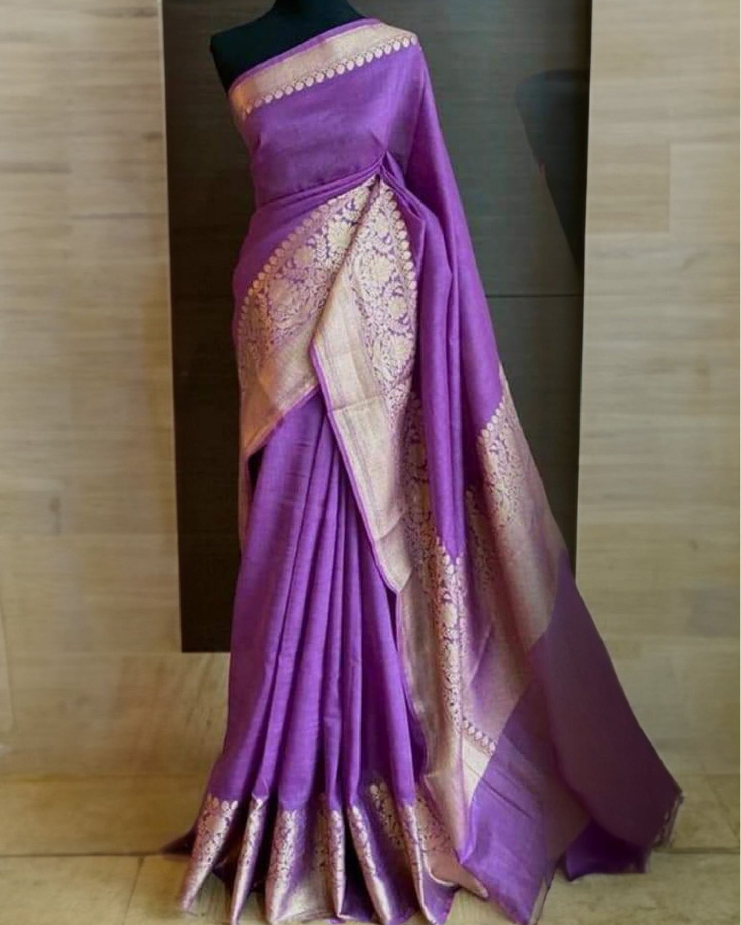 Glossy Banarasi Silk Linen Handloom Purple Saree