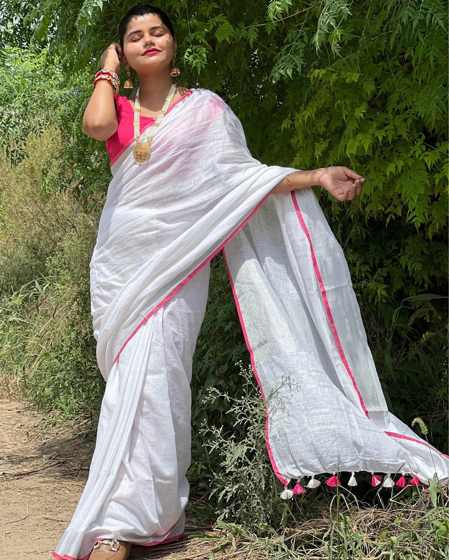 8498-Handwoven Pure Linen White Saree with Blouse