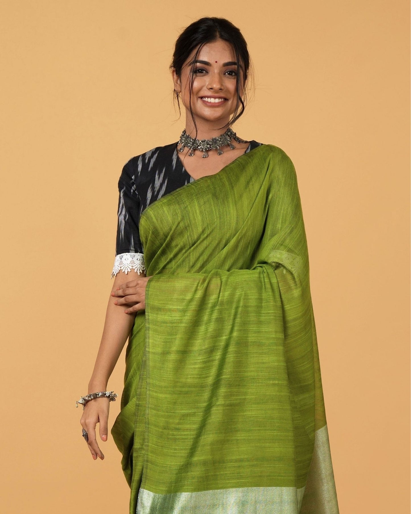 Quaint Silk Linen Handdyed Green Contrast Pallu Saree