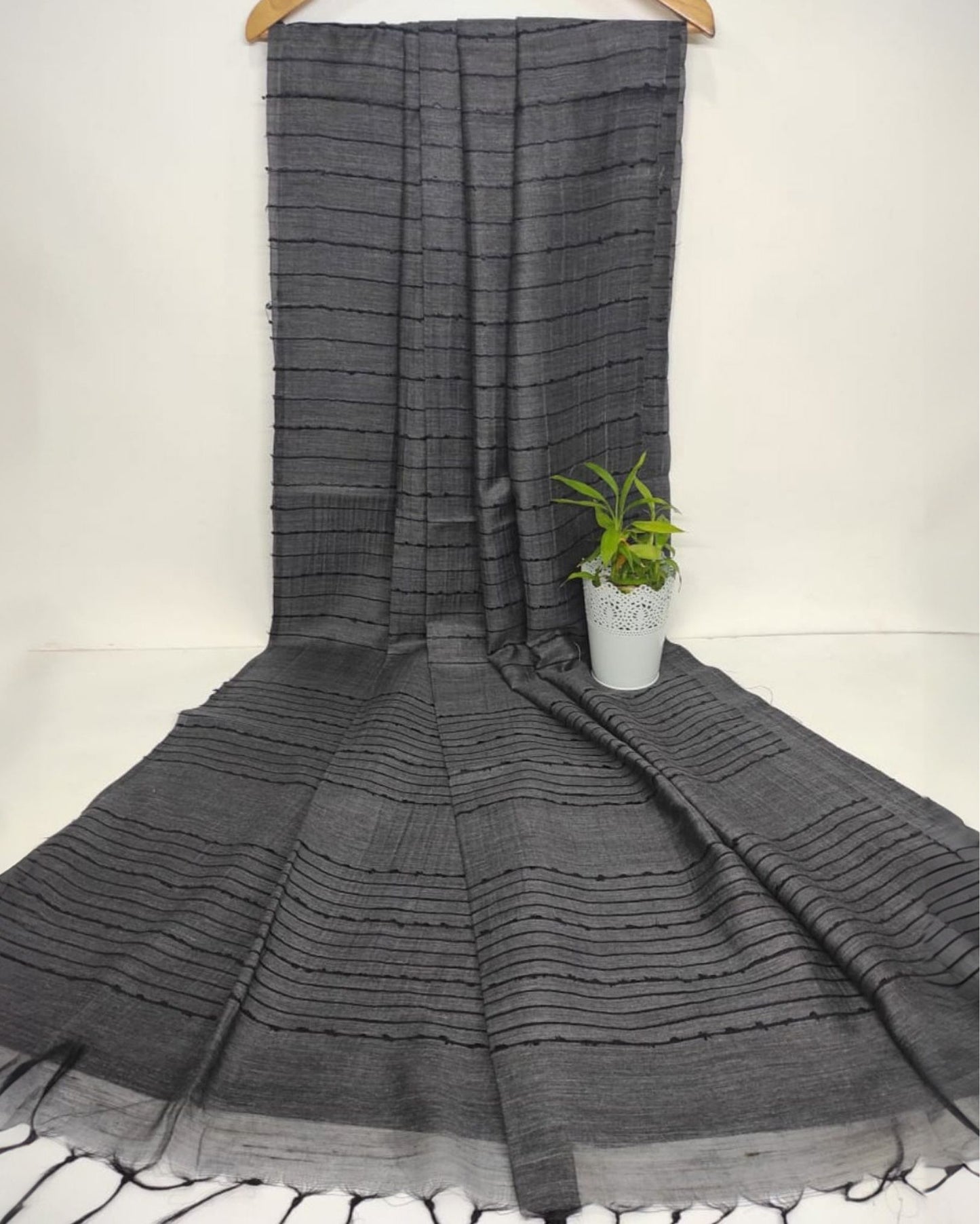 5130-Bansbara Tussar Silk Handloom Black Plain Saree with Running Blouse