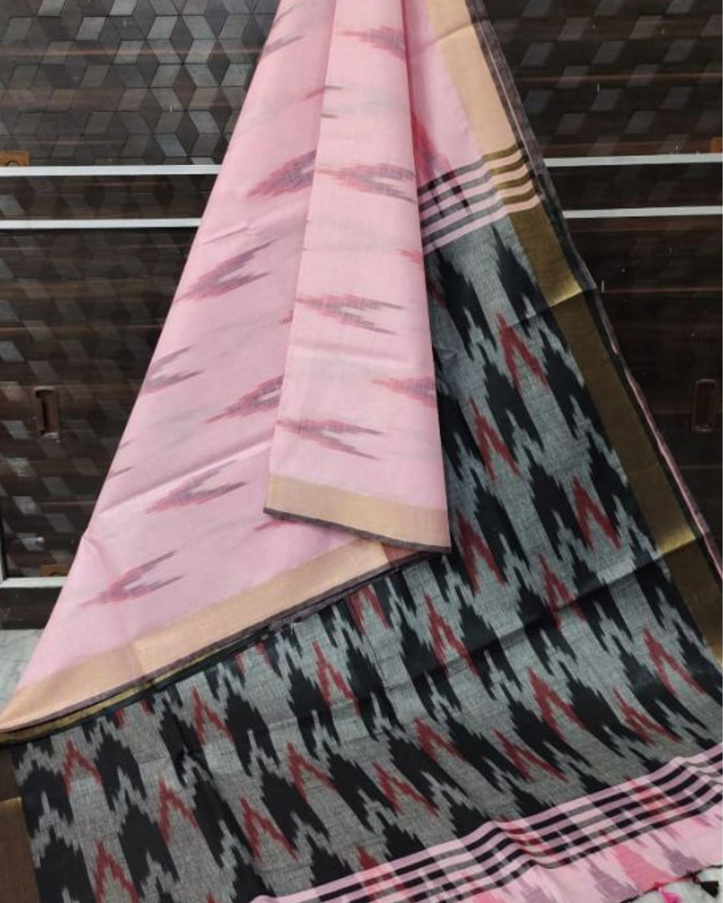 Contemporary Ikkat Slub Linen Handloom Pink Saree