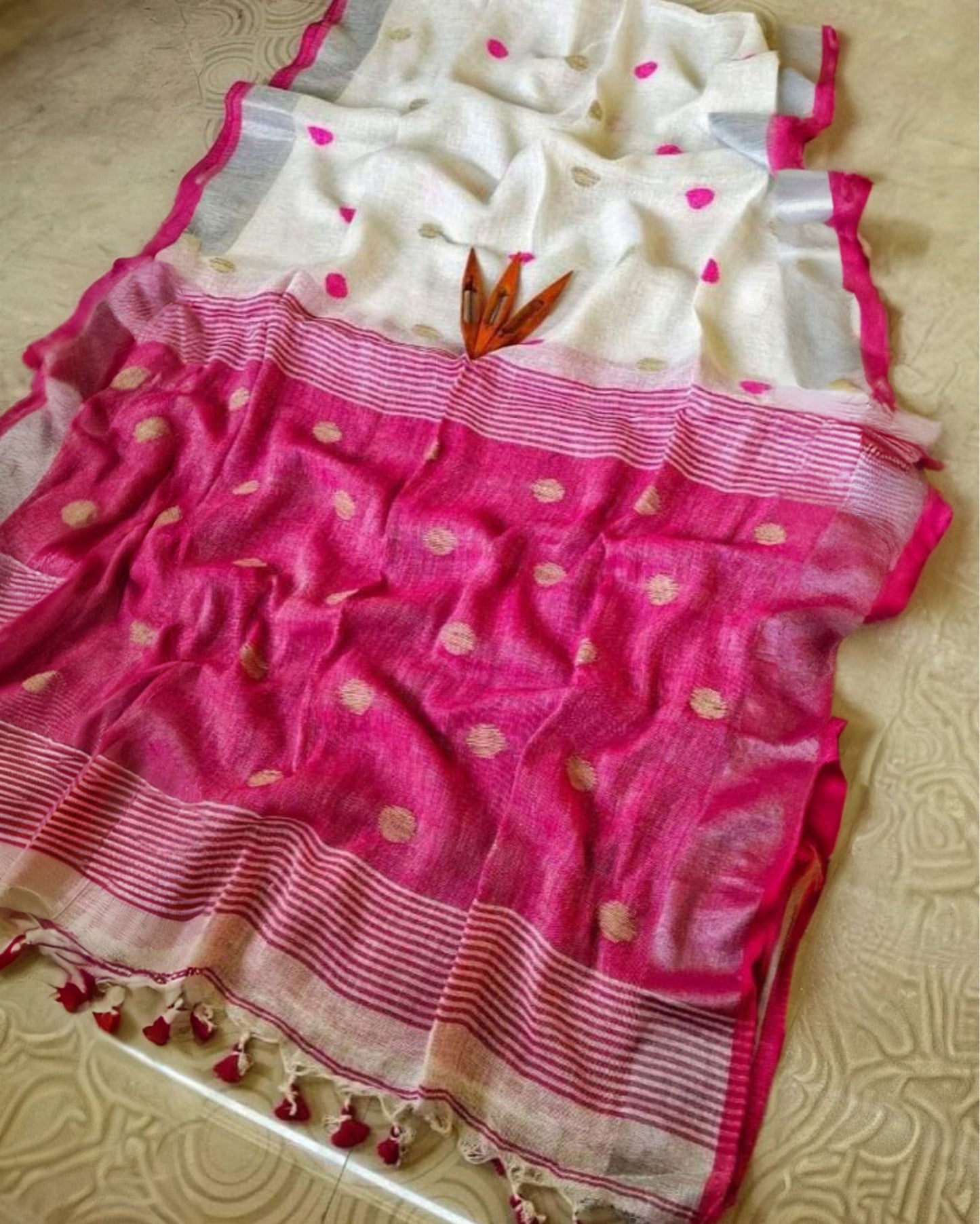 7775-Pure Linen Jacquard work Weaving Design Handloom White and Pink Saree with Blouse