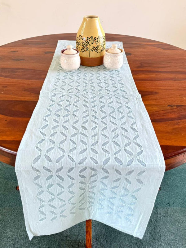 Indiehaat | Applique Cotton Table Runner & Mat Set White