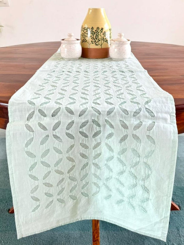 Indiehaat | Applique Cotton Table Runner & Mat Set White