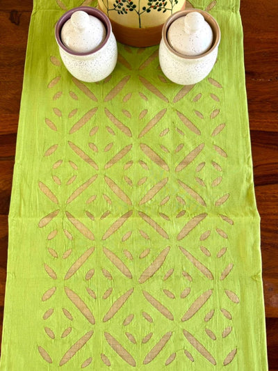 Indiehaat | Applique Cotton Table Runner & Mat Set Green