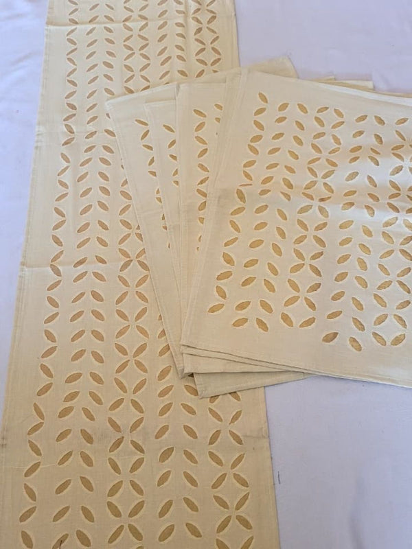 Indiehaat | Applique Cotton Table Runner & Mat Set White