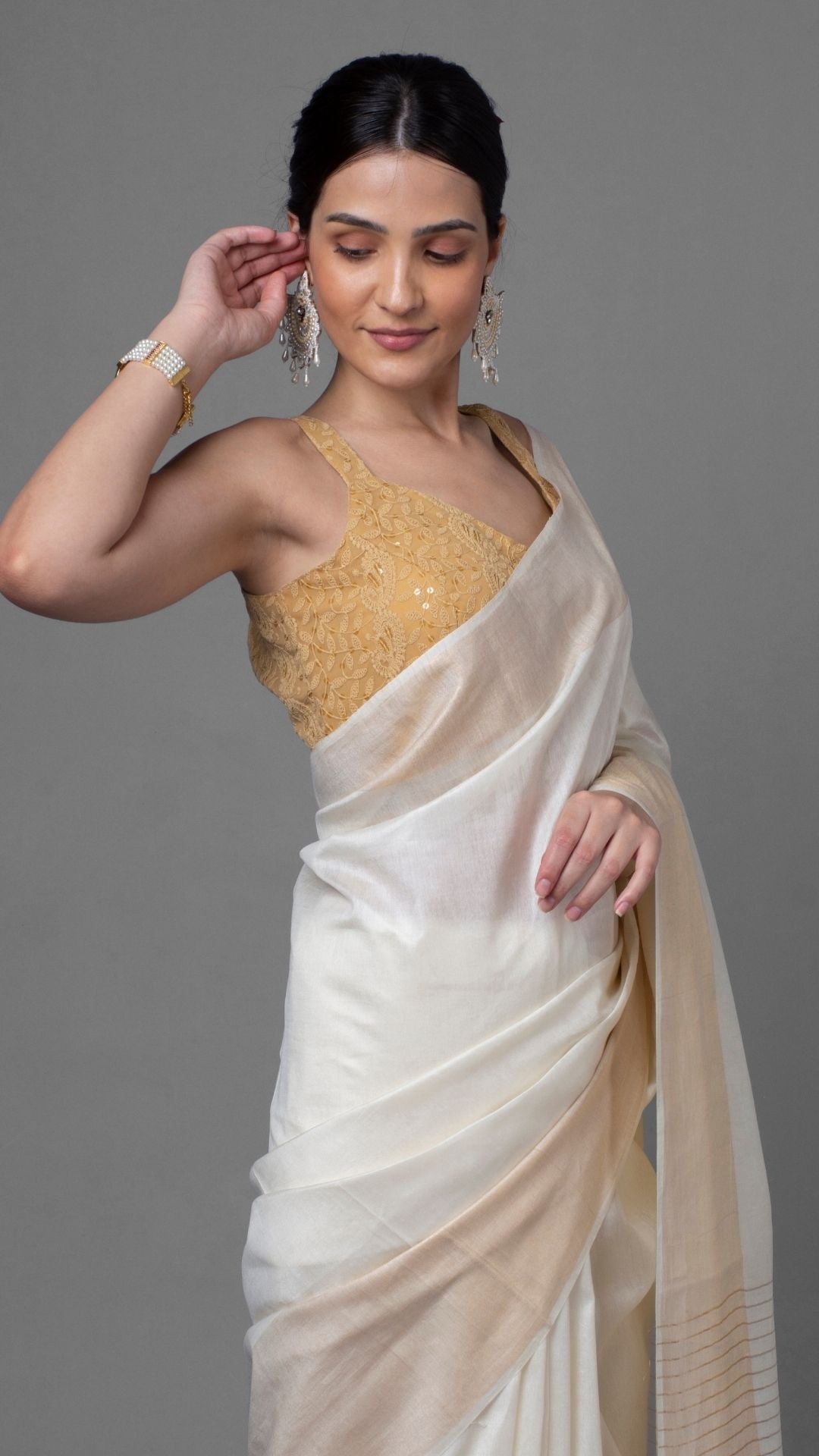 Zoya White Soft Banarasi Silk Saree With Attractive Blouse – Zariknyaa
