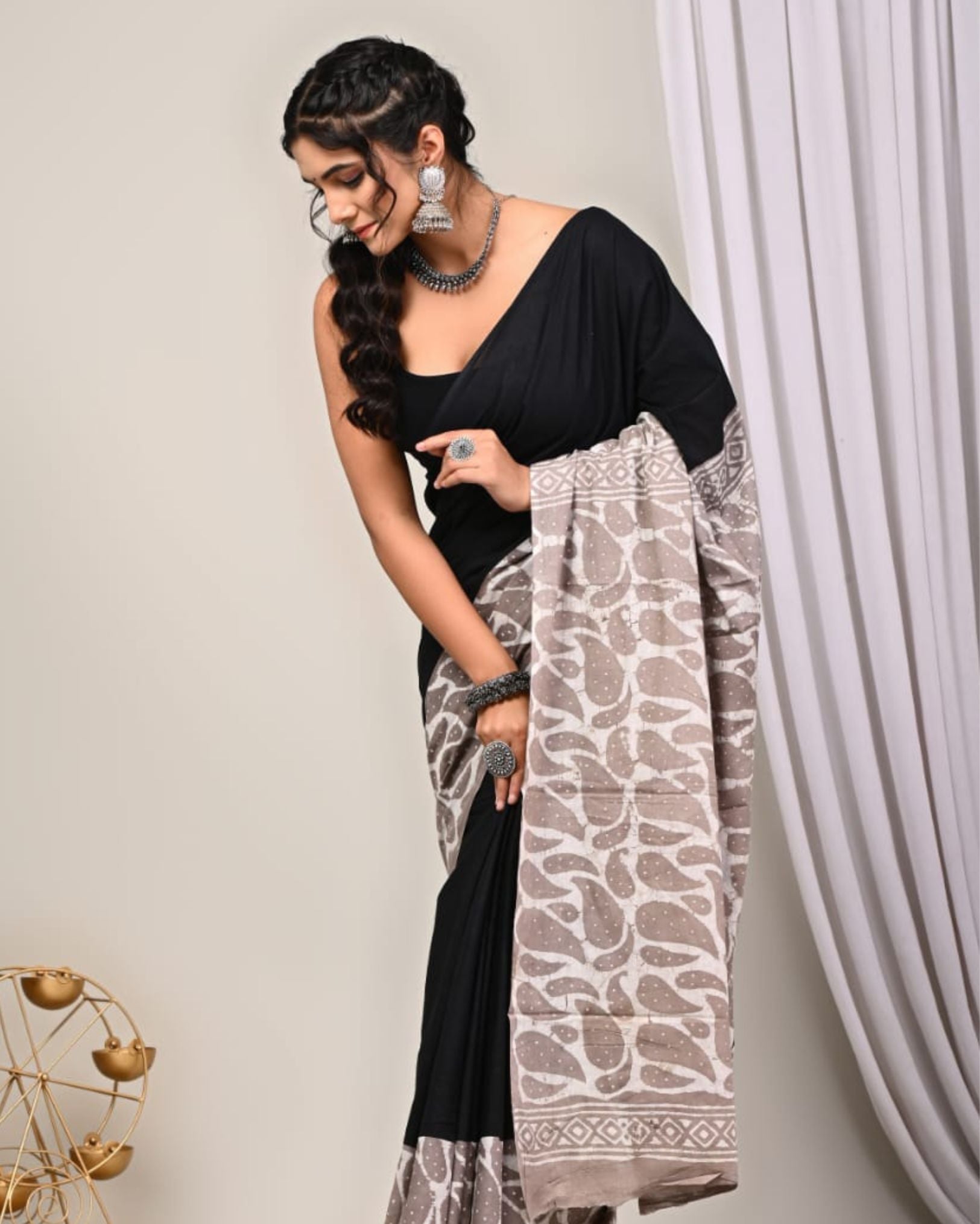 Buy Desh Bidesh Woven Handloom Handloom Pure Cotton Saree (Black) Online at  Best Price | Distacart