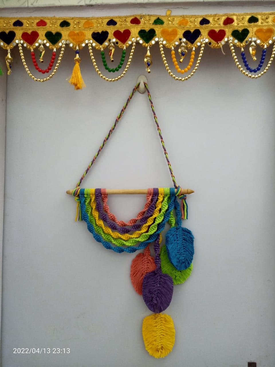Macrame Rainbow Wall Hanging With LeafSize: 18"×24"